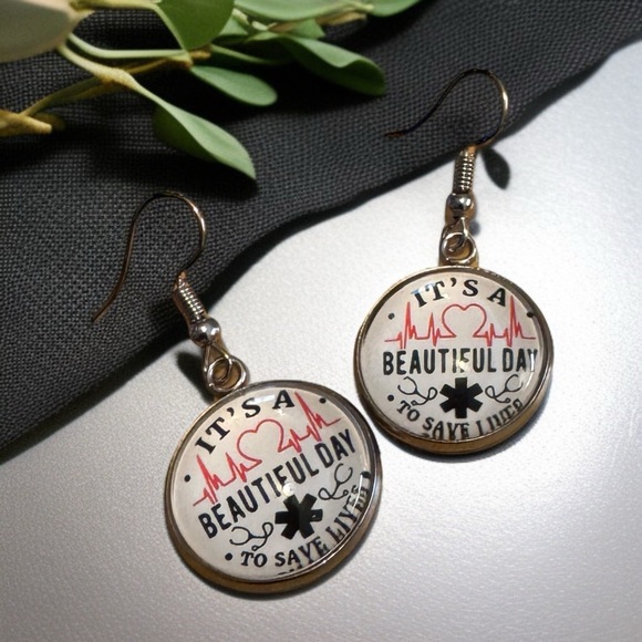Save Lives in Style: Adorable Nurse & Grey's Anatomy Dangle Earrings! Cabochon - Picture 4 of 9